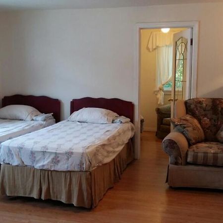 Kelowna Okanagan Lake Hostel ภายนอก รูปภาพ