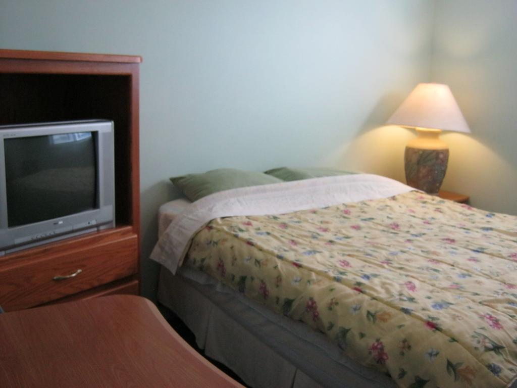 Kelowna Okanagan Lake Hostel ภายนอก รูปภาพ