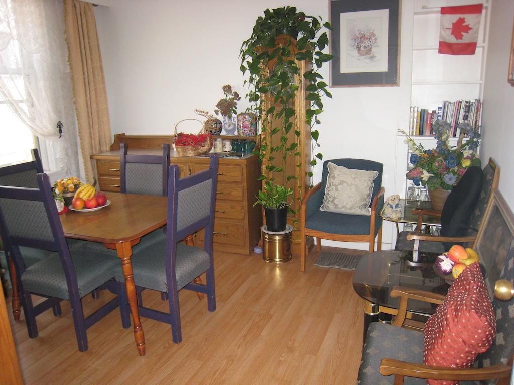 Kelowna Okanagan Lake Hostel ภายนอก รูปภาพ