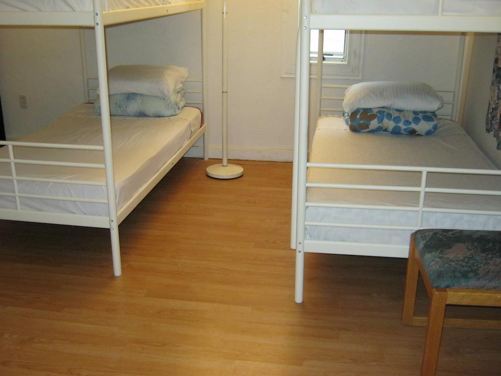 Kelowna Okanagan Lake Hostel ภายนอก รูปภาพ