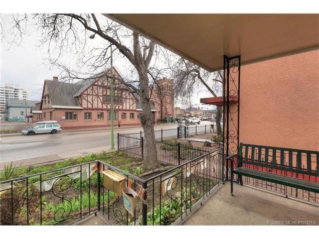 Kelowna Okanagan Lake Hostel ภายนอก รูปภาพ