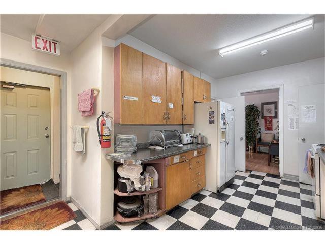 Kelowna Okanagan Lake Hostel ภายนอก รูปภาพ