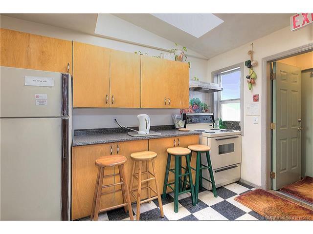 Kelowna Okanagan Lake Hostel ภายนอก รูปภาพ