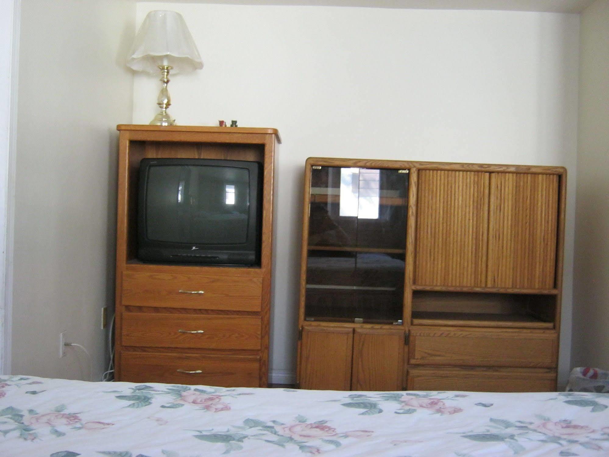 Kelowna Okanagan Lake Hostel ภายนอก รูปภาพ