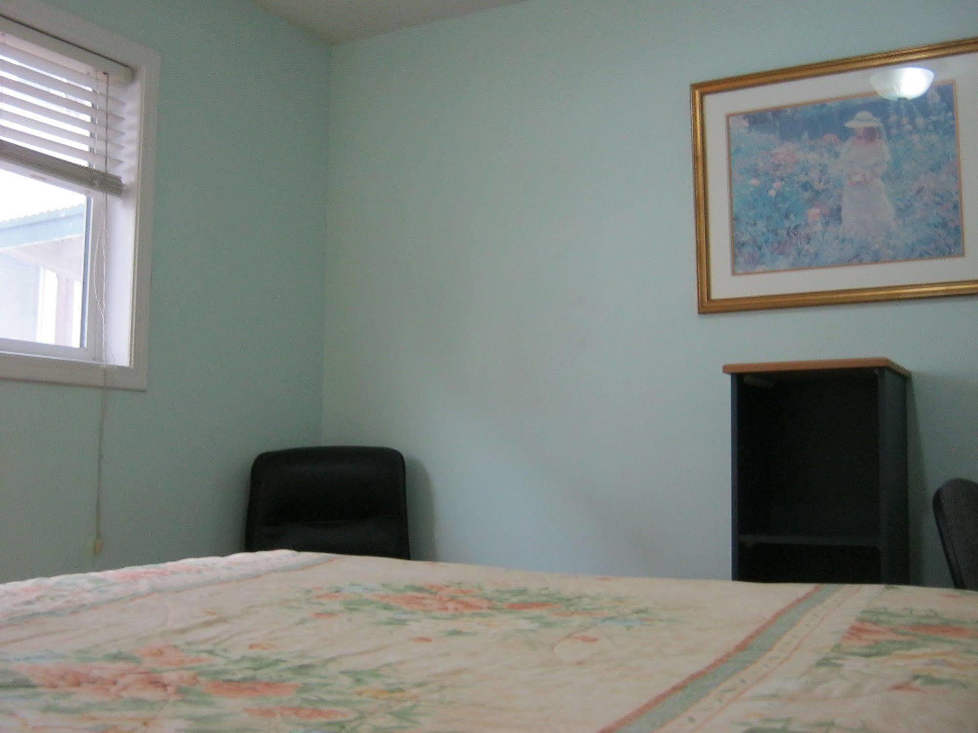Kelowna Okanagan Lake Hostel ภายนอก รูปภาพ